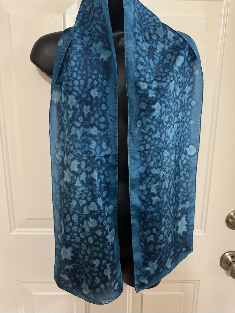 Hand died indigo silk scarf - Picture 8 of 8